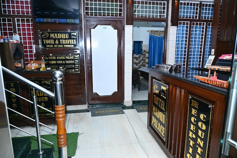 Hotel Madhu Palace