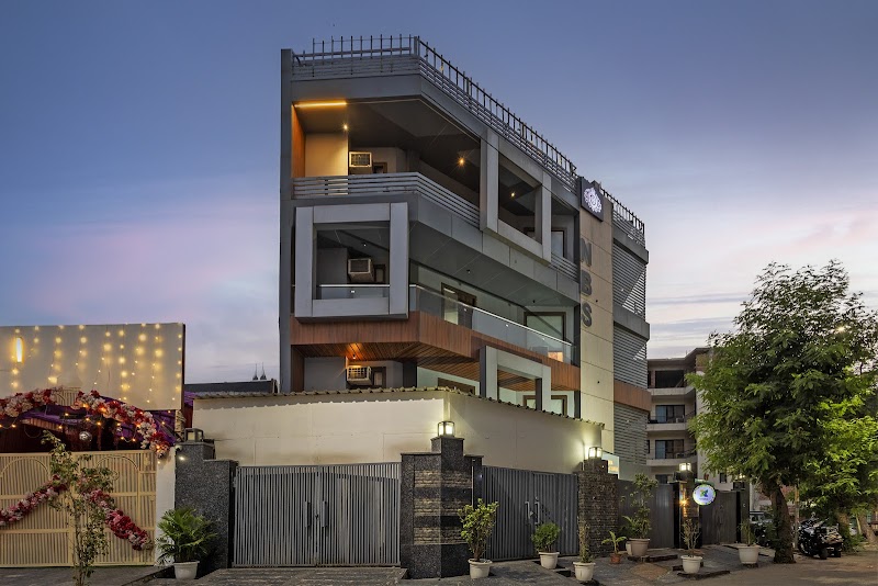 Treebo Noida Business Suites