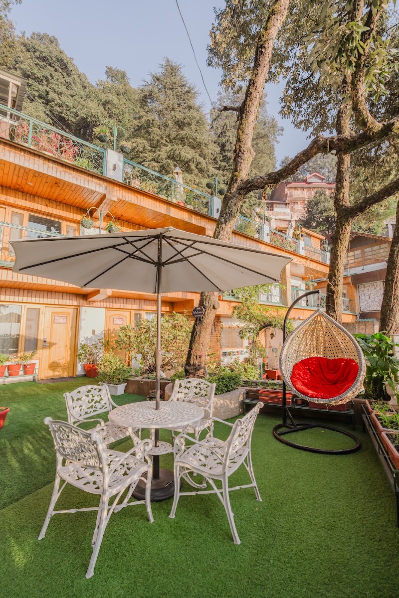 Mongas, Hotel & Resort